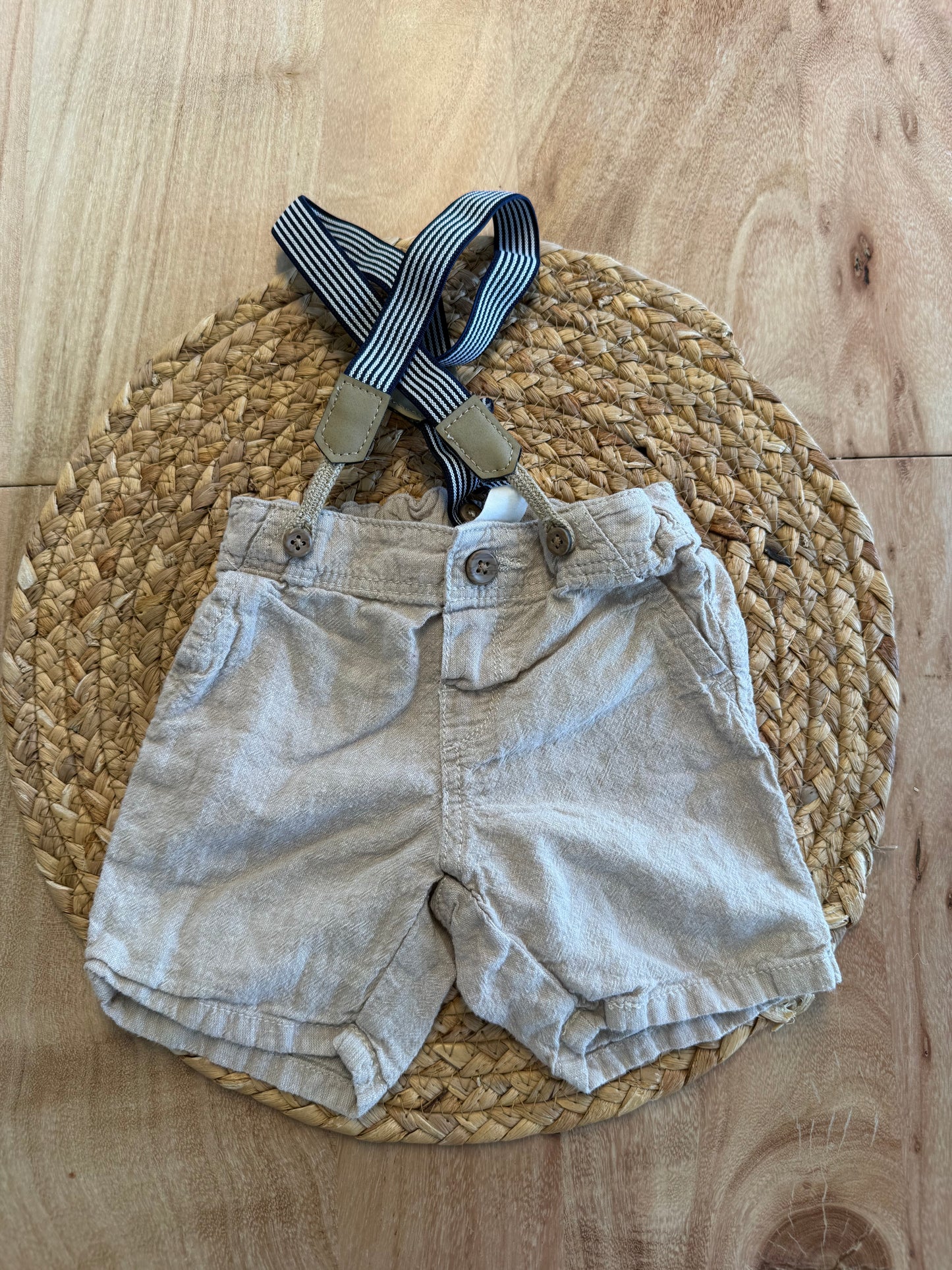Short avec bretelle 6 mois