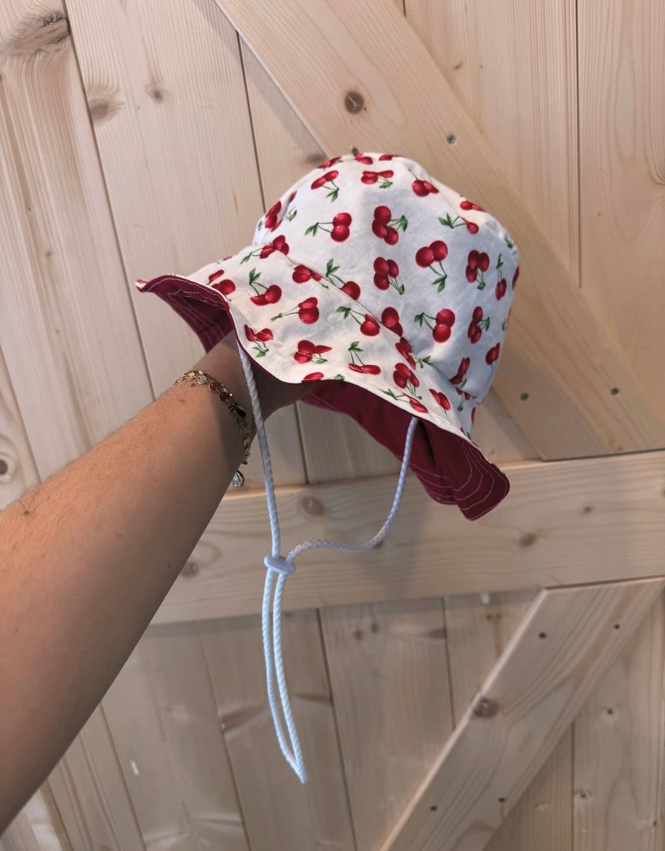 Chapeau cerise