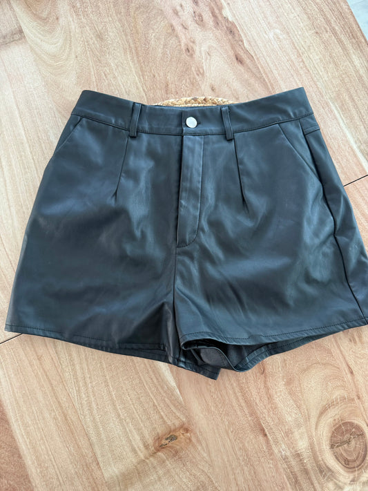 Short en cuire médium