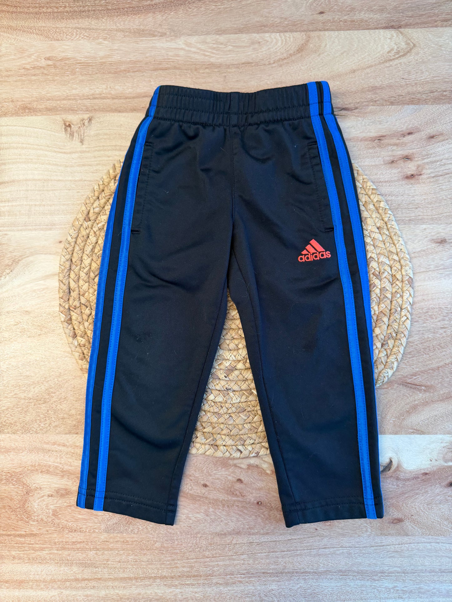 Pantalon adidas 2T