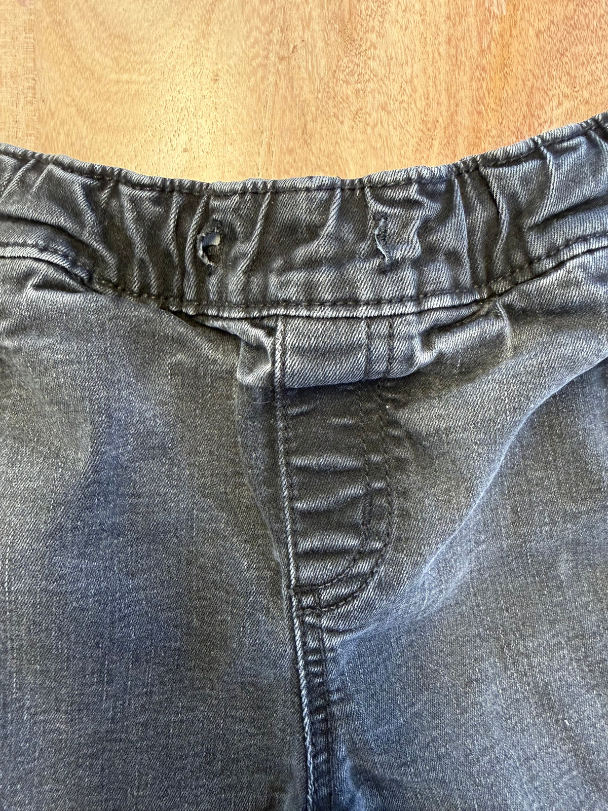 Jeans 5T ( imparfait manque cordon )