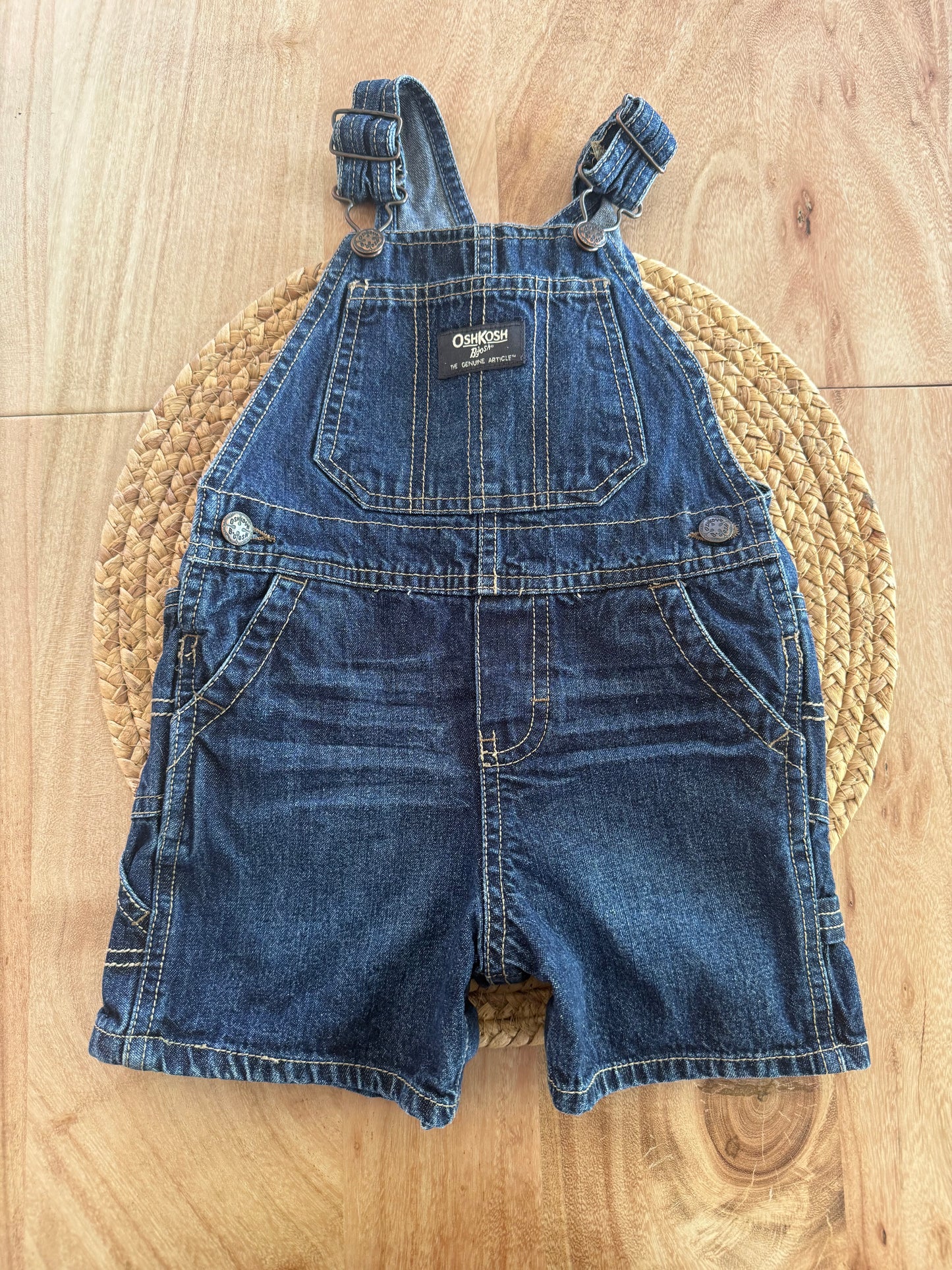 Short Salopette Oshkosh 18 mois
