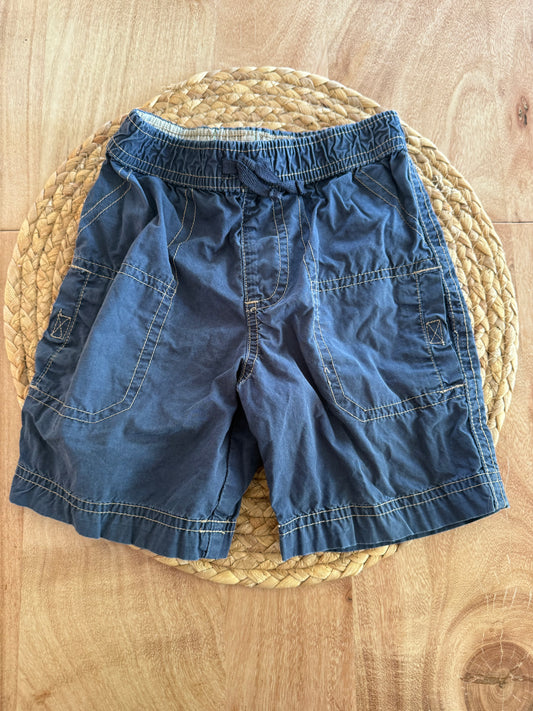 Short long 12 mois