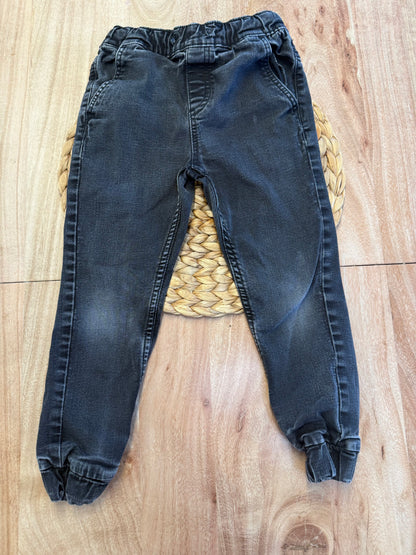 Jeans 5T ( imparfait manque cordon )