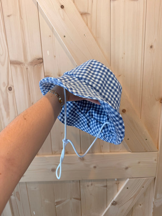 Chapeau à carreaux bleu