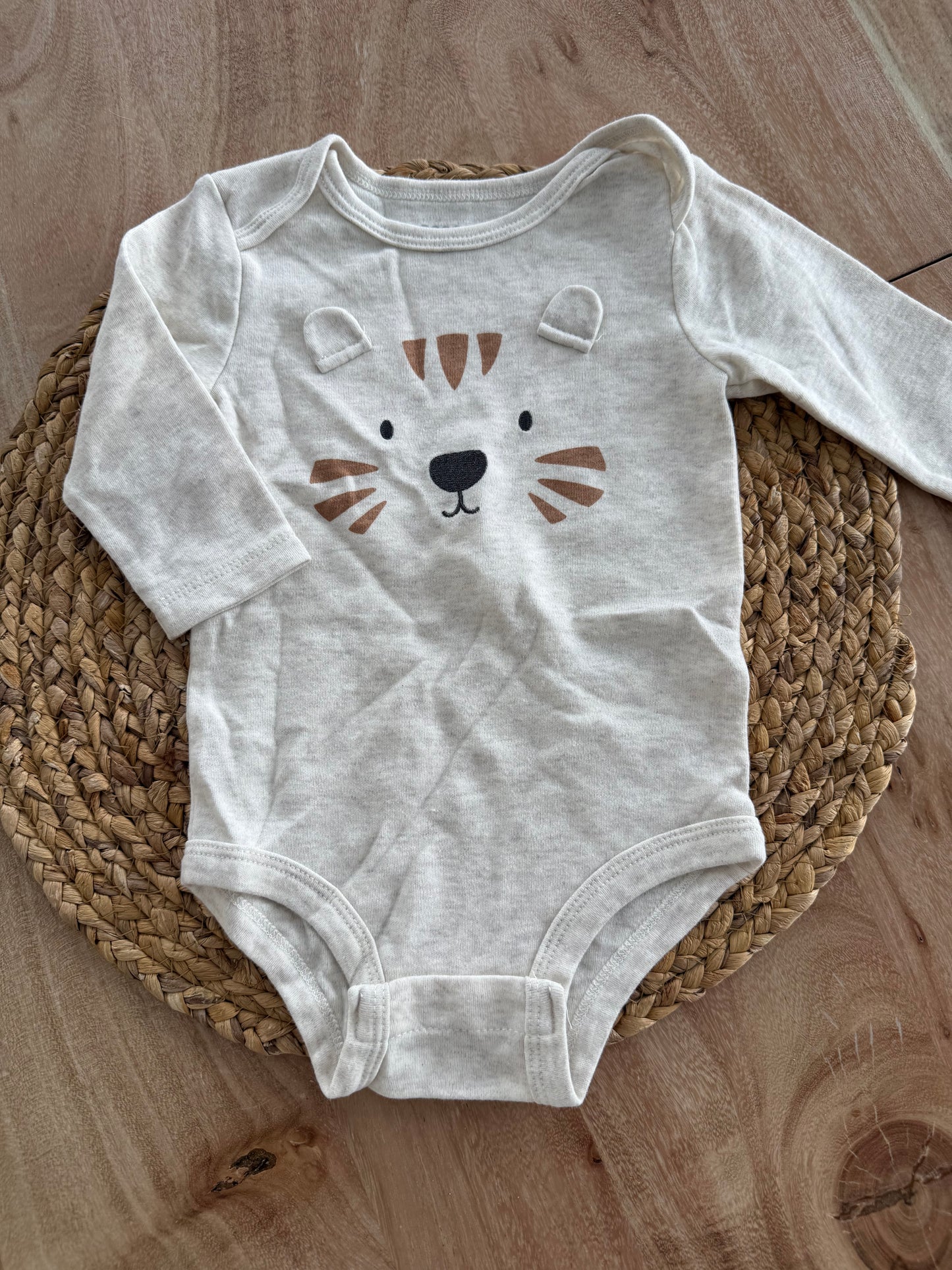 Cache couche 3-6 mois