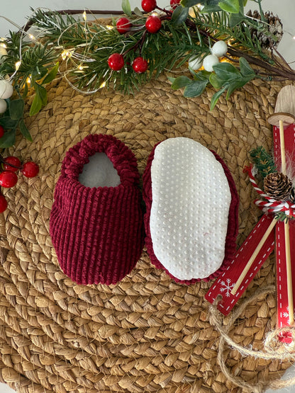 Pantoufle en velours rouge