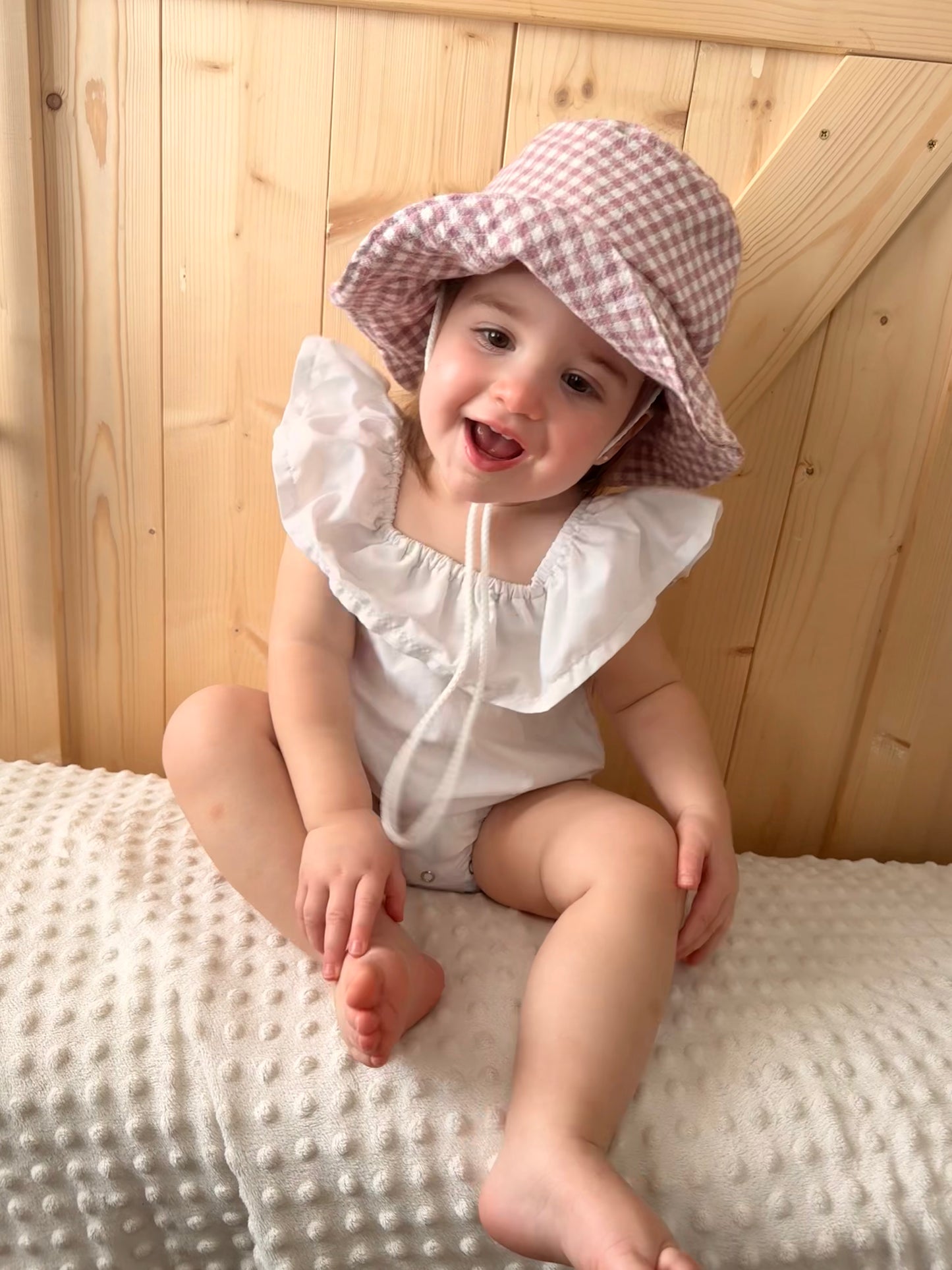 Chapeau à carreaux rose